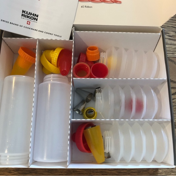 Kuhn Rikon Cookie and Cupcake Decorating Set plus Dinosaur Cupcake Toppers - Picture 4 of 6